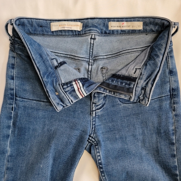Anthropologie Pilcro Mid / High Rise Boot Cut Buttoned Slit Flare Jeans sz 25 - Picture 8 of 16